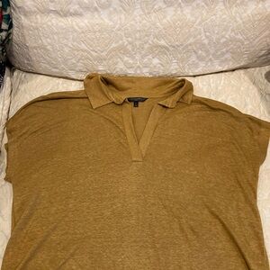 Banana Republic linen women’s deep Carmel color Polo Shirt. Large